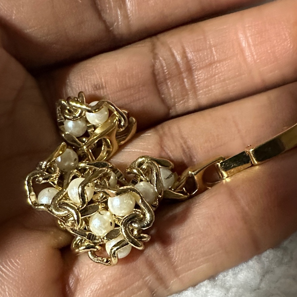 Vintage Gold toned chain link Pearl Bracelet - Picture 12 of 15